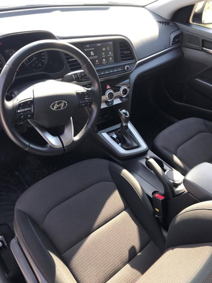 Hyundai Elantra - Image 3