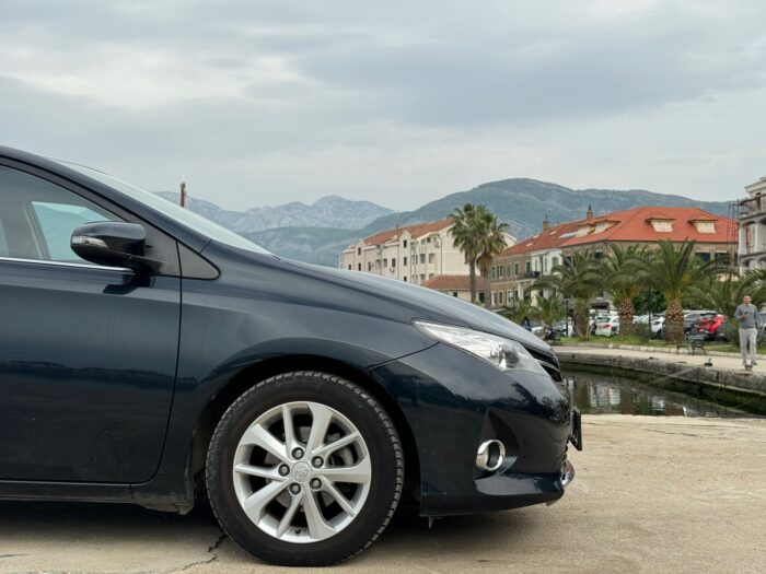 Toyota Auris Black - Image 4