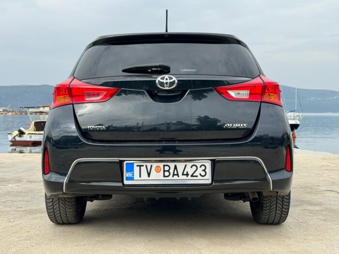 Toyota Auris Black - Image 3